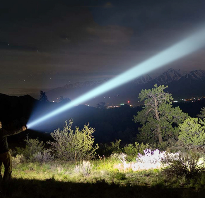 LINTERNA LED DE ALTA POTENCIA PARA ALUMBRAR A LARGA DISTANCIA